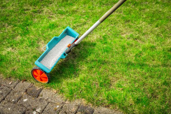 Commercial Lawn Treatment in Saint Peters